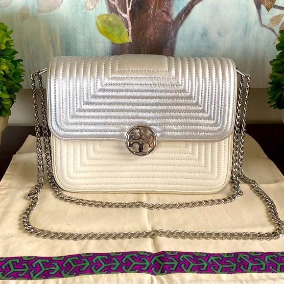 TORY BURCH "RARE" LUXURY TRAPUNTO DUET CHAIN CONVERTIBLE BAG 🩶🤍LIKE NEW🤍🩶 - Picture 4 of 17